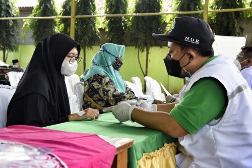 200 Kiai dan Ulama di Karawang Jalani Vaksinasi Covid-19