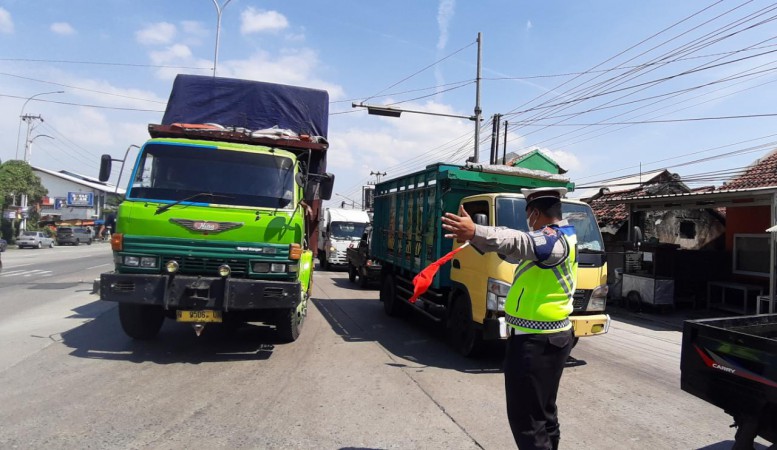 Beberapa Jam Menjelang Penutupan Akses Jateng Melalui Brebes, Kendaraan Mulai Dialihkan