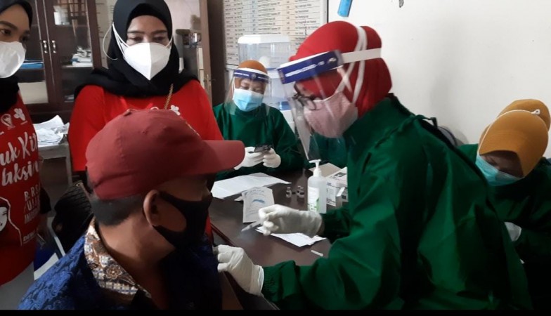 Bersama Pulihkan Indonesia, Dewi Aryani Inisiasi Vaksinasi Covid-19 Warga di Kabupaten Tegal