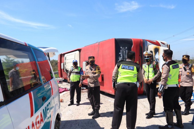 Bus Maut Diduga Melaju Kencang Sebelum Terguling, Polisi: Terjadi Pengeraman Singkat dengan Jarak Sekitar Tiga