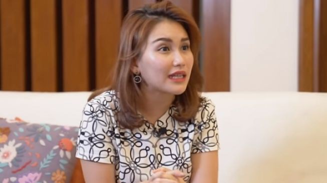 Rela Jadi Asisten Rossa, Ayu Ting Ting: Asal Ketemu, Asal Saya Foto