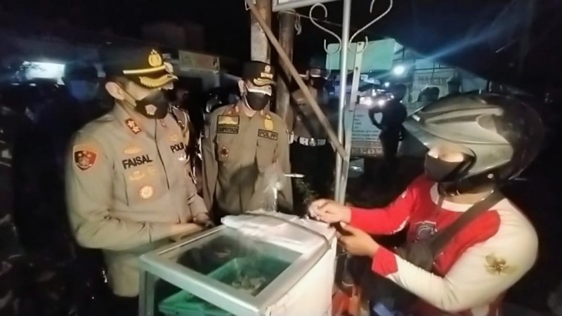 Terdampak PPKM Darurat, Dagangan Penjual Bakso di Brebes Diborong Polisi