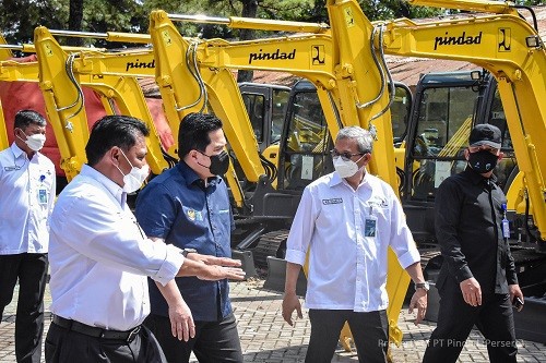 Tinjau Fasilitas Produksi, Menteri BUMN Bangga Dengan Produk Hankam & Industrial Pindad