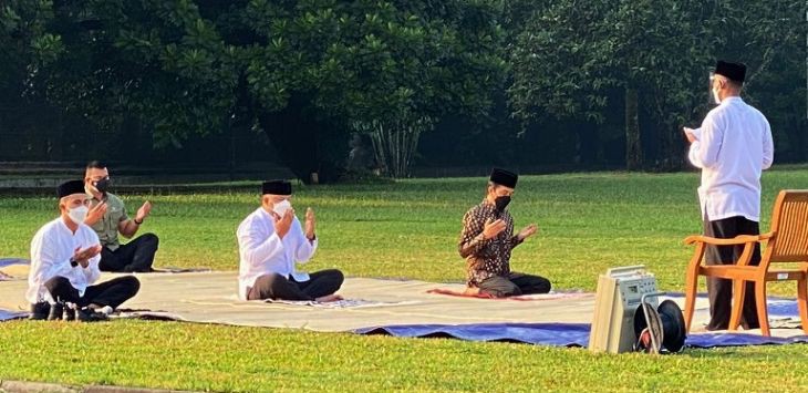 Presiden Jokowi Unggah Kegiatan Salat Idul Adha di Medsos, Netizen: Salat Id Gak Ada Muazinnya