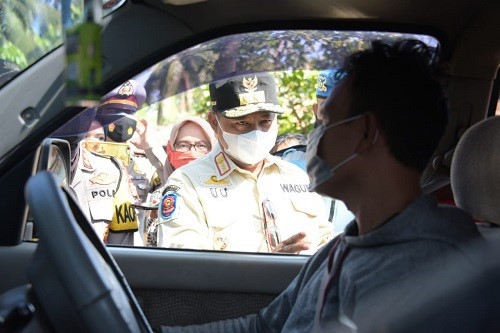 Uu Ruzhanul Tinjau Penyekatan di Perbatasan Jabar-Jateng