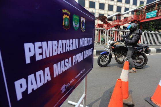 Kurangi Mobilitas di Pinggiran Jakarta, Polisi Minta Bantuan Warga Lakukan Penyekatan