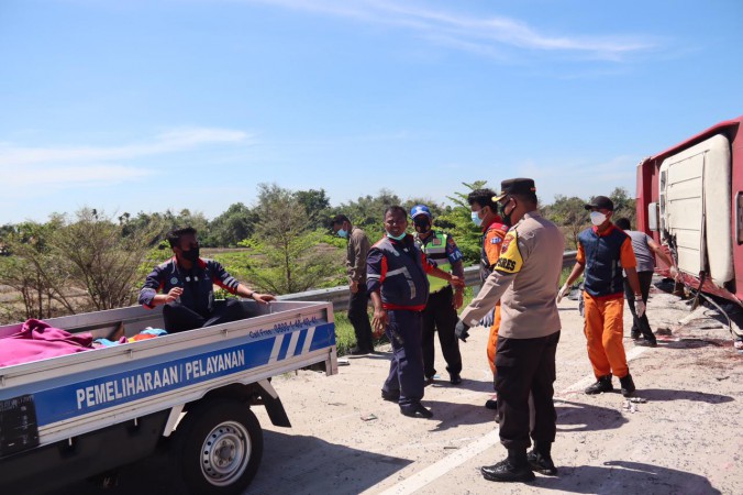 Korban Bus vs Truk di Tol Pemalang Bertambah Jadi Delapan Orang, Berikut Identitasnya