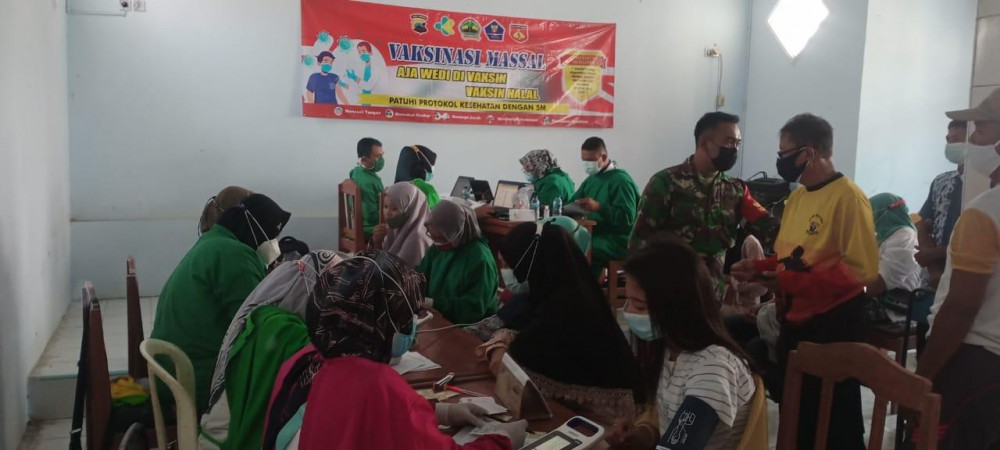 Demi Cari Kerja di Jakarta, Pemuda di Kabupaten Tegal Rela Ikut Vaksin Massal