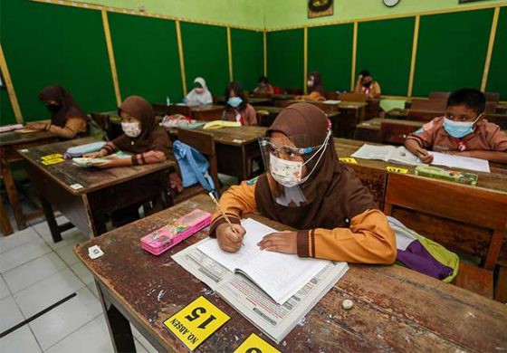 PTM Dimulai Hari Ini, Jika Ada Siswa yang Positif Corona, Sekolah Akan Ditutup Tiga Hari