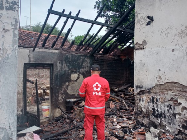 Masak Air Pakai Tungku, Rumah Terbakar dan 2 Penghuni Terluka