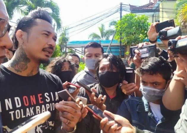 Sempat Tak Percaya Covid-19, Jerinx SID Akhirnya Suntik Vaksin di Polda Metro Jaya: Tidak Usah Takut Berlebiha