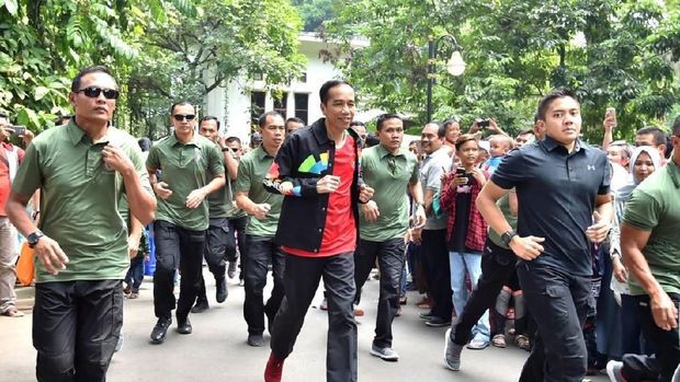 Gelar Baru, Jokowi Dianugerahi Juara Umum Lomba Lari dari Tanggung Jawab Versi Aktivis Ini