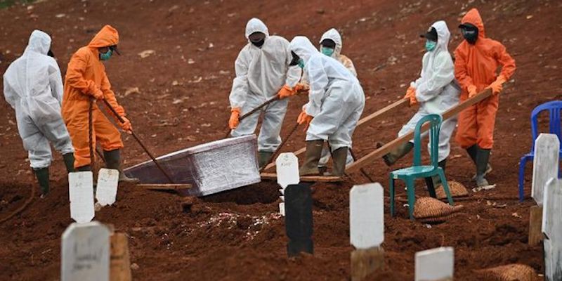 Naik Tinggi! Angka Kematian Covid-19 Tembus 100.636, Tambahan Kasus Sembuh Lebih Rendah