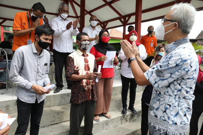 Cek Pembagian BST di Klaten, Ganjar Kaget Ada Buruh Tani Kembalikan Bansos