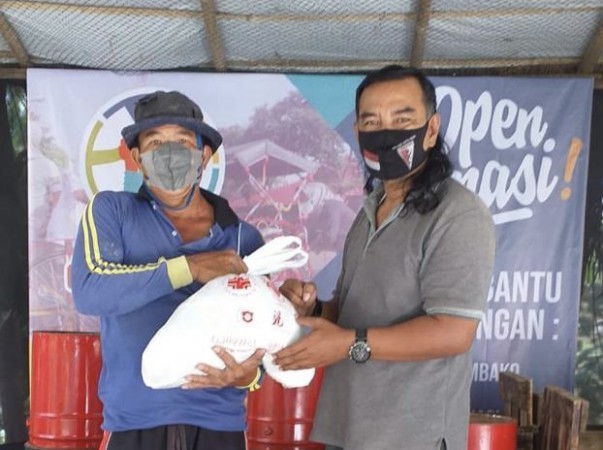 Pandemi, Buruh Bongkar Muat di Kabupaten Tegal Mendapat Bantuan Sembako