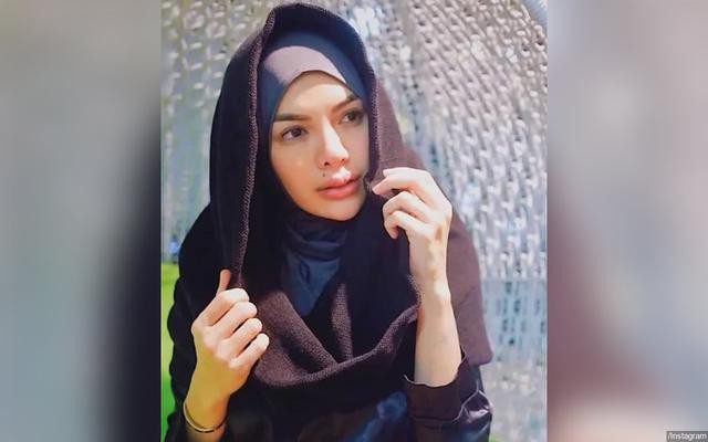 Usai Gembar Gembor Hobi Salat Tahajud, Nikita Mirzani Malah Kepergok Foto Nyaris Telanjang!