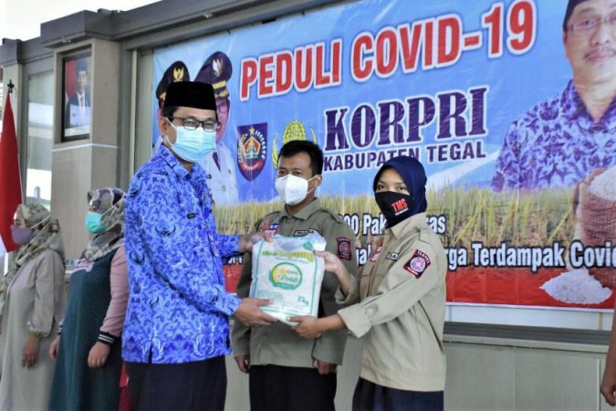 Pandemi Covid-19, Pegawai Negeri Kabupaten Tegal Gelontorkan 10 Ton Beras