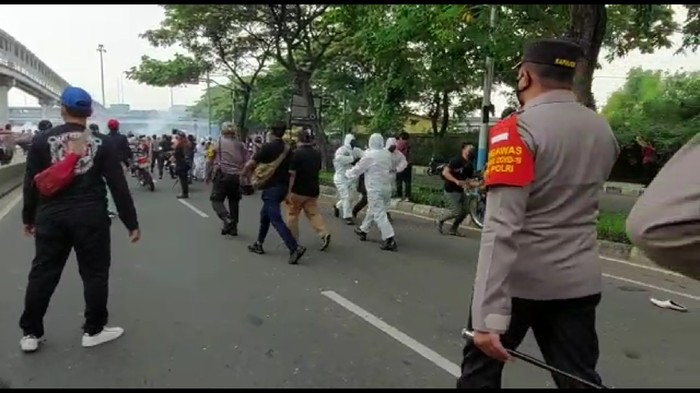 Empat Polisi Jadi Korban Pendukung Habib Rizieq, Seorang AKBP Sempat Pingsan Lama