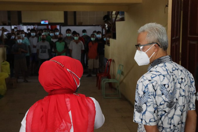 Vaksinasi Booster Nakes di Jateng Sudah Dimulai, Ganjar: Tadi Kariyadi