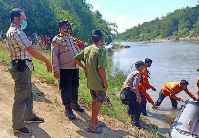 Tiga Bocah Tenggelam di Sungai Pemali, Dua Ditemukan Selamat, Satu Belum Ditemukan