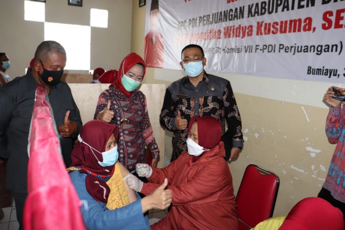 Animo Warga Ikut Vaksin di Brebes Tinggi, Bupati: Saya Ikut Senang