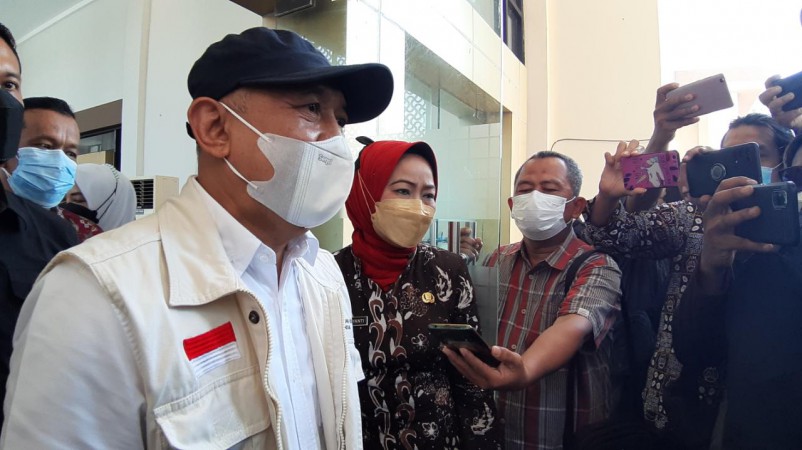 Pantau Vaksinasi Pelaku Usaha di Brebes, Menteri Koperasi UMKM Bilang Begini