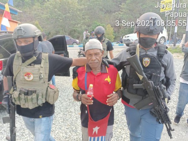 Sita Dua Senjata, M16, dan Lima Pistol Magazine, Polisi Buru Pemasok Senjata ke KKB Papua