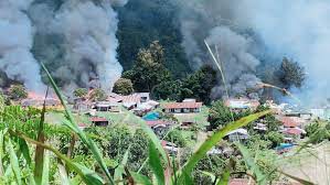 Puskesmas Dibakar KKB, Nakes Selamatkan Diri Terjun ke Jurang, Lima Terluka Seorang Hilang