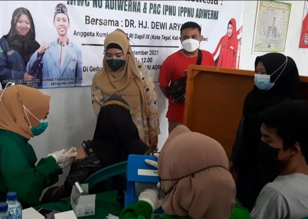 Perkokoh Kerukunan Beragama, Dewi Aryani Gelar Vaksinasi di MWC NU dan Gereja