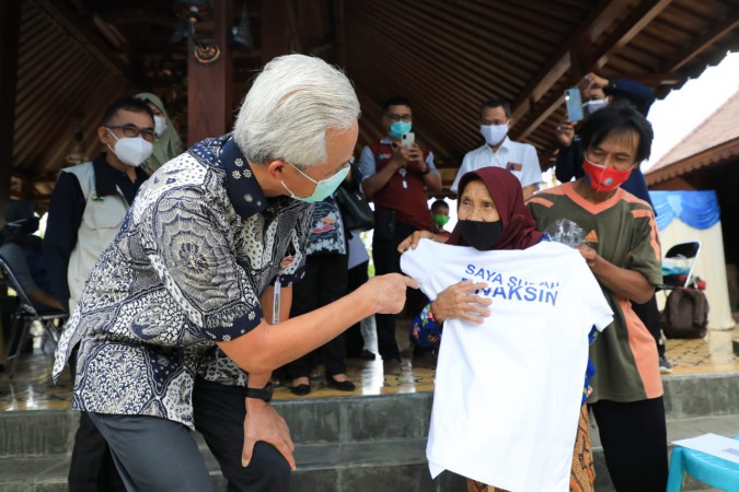 Jadi Peserta Tertua Bus Vaksin di Borobudur, Mbah Tariyem Tetap Sehat di Usia 91 Tahun
