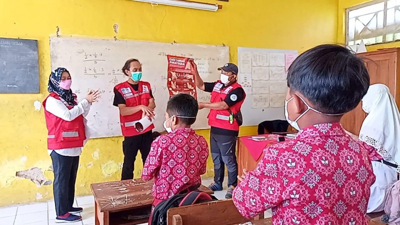 Giliran Sibat Ajari Siswa SD Cara Mencuci Tangan Pakai Sabun