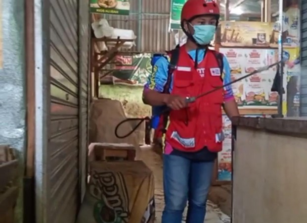 Ditutup, 24 Pasar di Brebes Disemprot Disinfektan