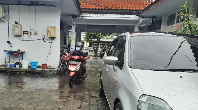 Siapkan Payung! Gangguan Anomali Sebabkan Atmosfer Jadi Labil dan Hujan Kerap Turun