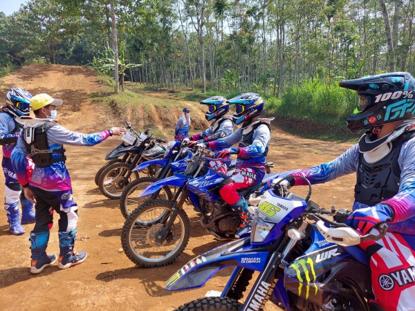 Yamaha Ajak Komunitas di Jawa Tengah dan Jogja Menaklukkan Motor Offroad