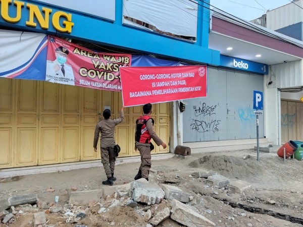 Tidak Ada Izin, Spanduk Protes Pembangunan Malioboro-nya Tegal Diturunkan