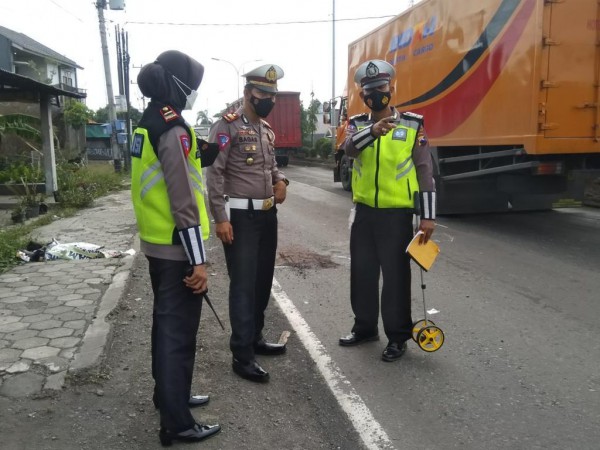 Hendak Menyalip Truk, Mahasiswi Meninggal Usai Terlindas Angkot di Jalur Pantura