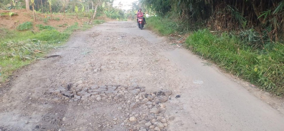 Jalan Kedungwungu-Mokaha Rusak, DPU: Belum Dianggarkan