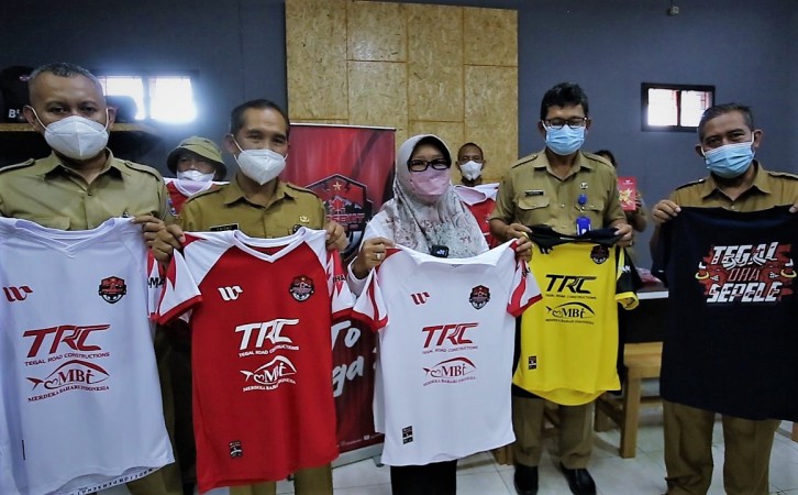 Lawan Rans Cilegon FC Sore Ini, Bupati Tegal Umi Azizah Ajak Pejabat sampai Kades Dukung Persekat