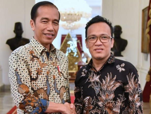 Relawan Jokowi Tiba-tiba Hantam Rocky Gerung yang Bilang Ganjar Ditolak Milenial: Dia Bahkan Terlalu Tua