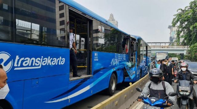 Sempat Terseret Sejauh 15 Meter, Tabrakan Maut Dua Bus Transjakarta Tewaskan Sopir dan Penumpang