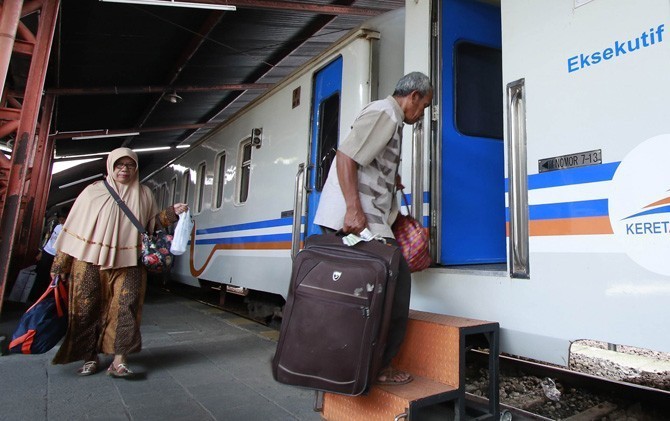 Naik Kereta Api Jarak Jauh Sekarang Harus Pakai NIK