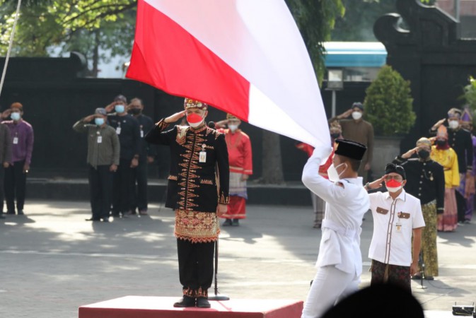 Pemuda Pemudi dari Suku-suku di Nusantara Peringati Sumpah Pemuda di Jateng, Ganjar Berpakaian Adat Aceh