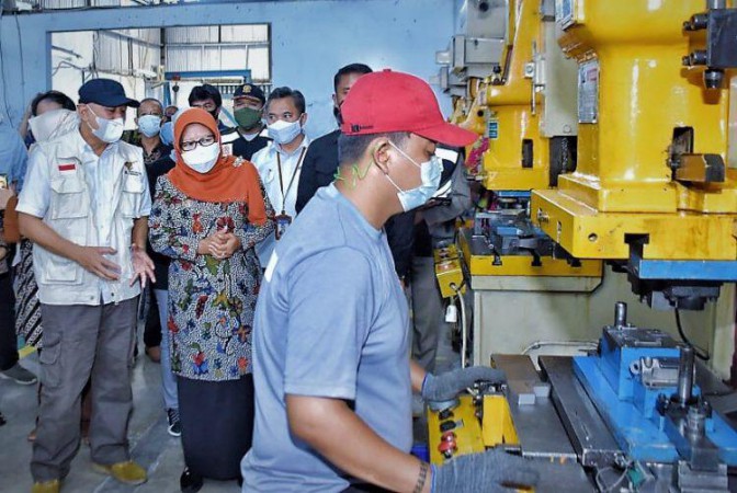Menteri Koperasi dan UKM Teten Masduki Dorong Pertumbuhan Sektor Industri di Kabupaten Tegal