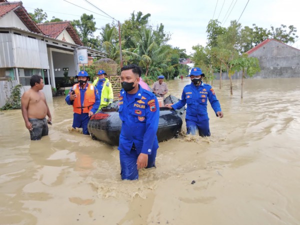 Kabupaten Tegal Dikepung Banjir, Tim SAR Terjun ke Lokasi Bencana