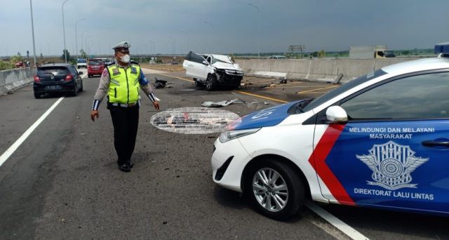 Warga Dekat Tol Lihat Mobil Pajero seperti Terbang, Vanessa Angel Terlempar 15 Meter