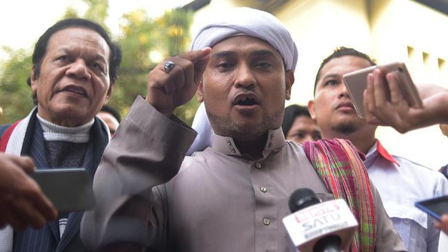 Sebut Perintah Salat 5 Waktu Tak Ada di Alquran, Novel Bamukmin: Sudah Berulang Kali Hina Islam, Aparat Harus 