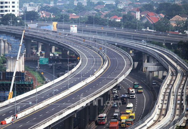 Empat Tahun Ditinggal Istri Kerja di Arab Saudi, Suami Lakukan Hal Ini di Jalan Tol