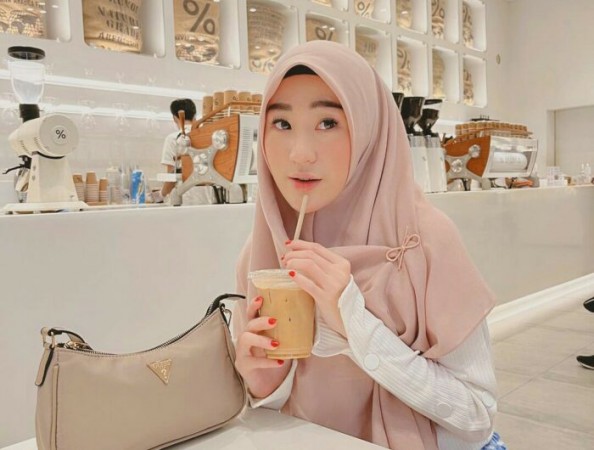 Sebut Diri Lebih Cantik dari Larissa Chou, Chat Henny Rahman Dipost ke Instagram