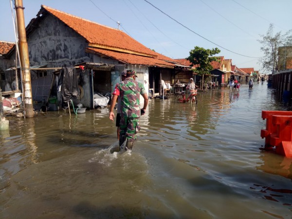 Brebes Diterjang Rob, Ratusan Rumah Warga di Dua Kecamatan Terendam Air Hingga Setengah Meter