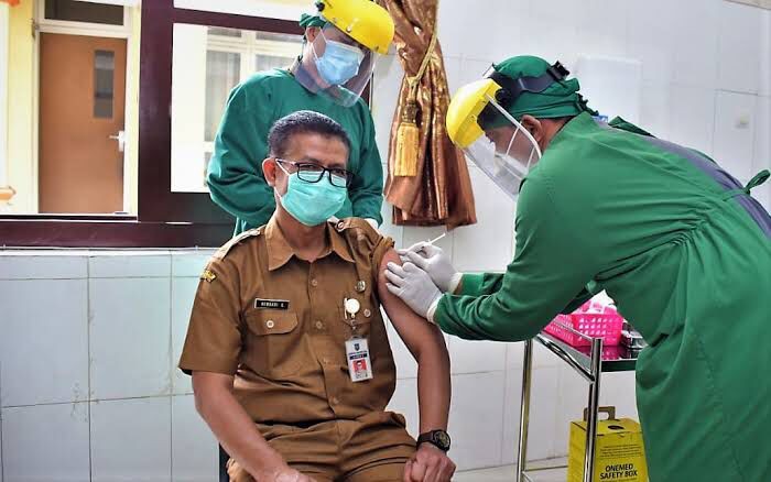 Vaksinasi Lanjut Usia di Kabupaten Tegal Terkendala, Begini Kata Bupati Tegal Umi Azizah